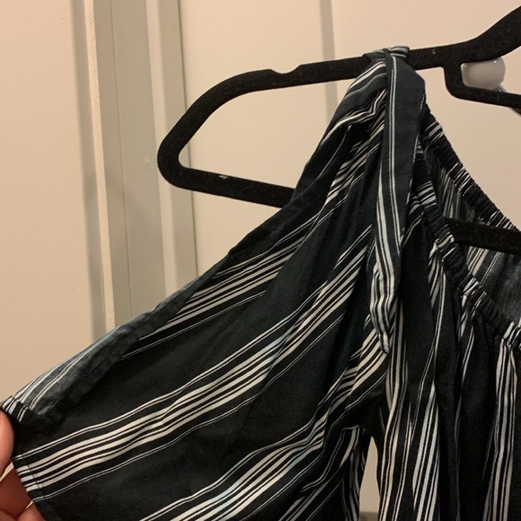 Black/White Stripped Billabong Top - Picture 5 of 5